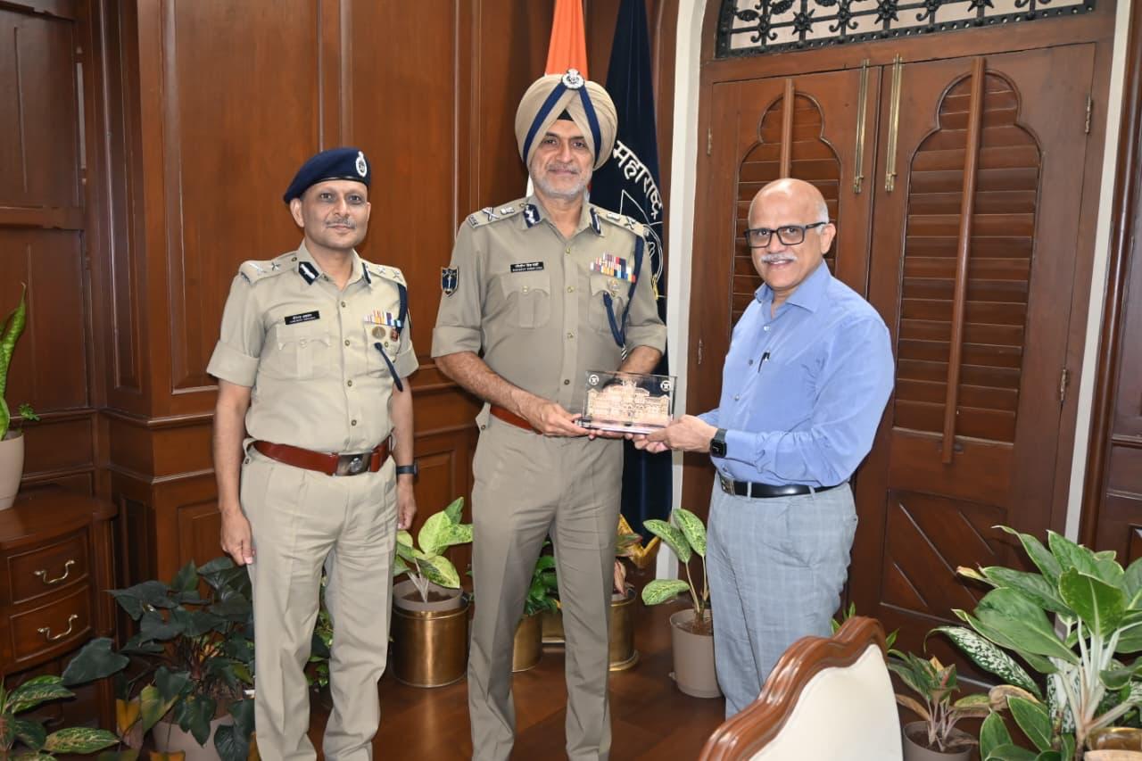 Sh. Ravideep Singh Sahi, ADG South Zone  visited Police HQR ,MH