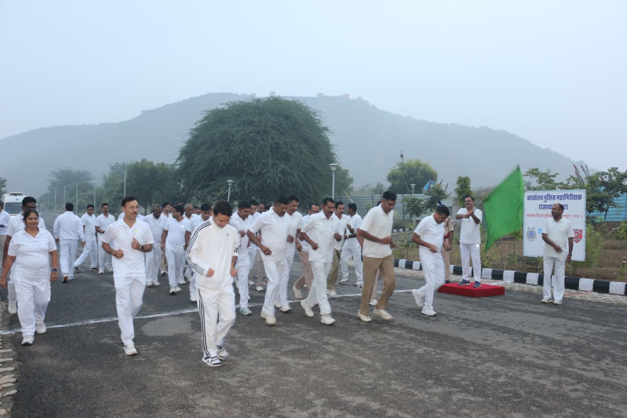 कैंप परिसर से नायला मार्केट से होकर सामुहिक एकता दौड़ का आयोजन